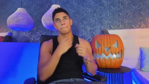 Snapshot of zayne_cross chatting on October 24, 5:41 am Zayn Cross online show from October 24, 5:41 am