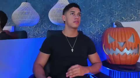 Snapshot of zayne_cross chatting on October 28, 5:30 am Zayn Cross online show from October 28, 5:30 am