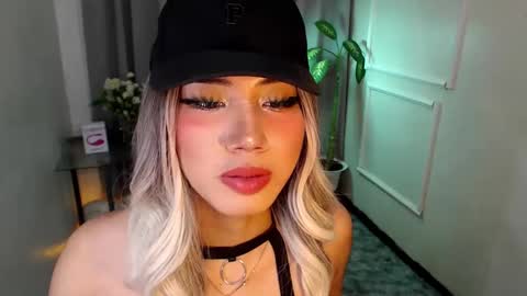 zelainalovetocum online show from February 25, 4:04 pm