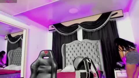 zelinaevans online show from April 19, 12:50 pm