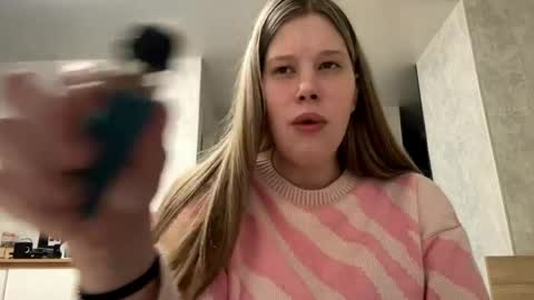 Sindy online show from April 19, 8:26 am