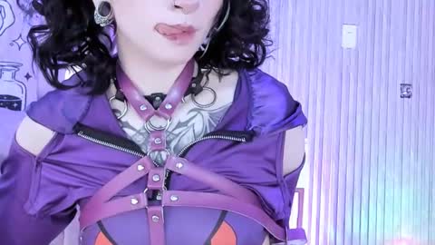    online show from October 9, 3:17 pm