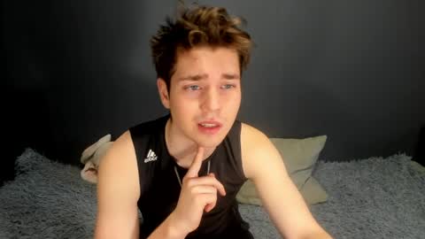 Ethan online show from April 17, 2:14 am