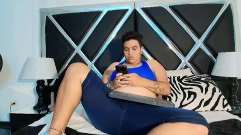 zeussmithh online show from April 18, 1:24 pm