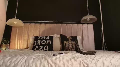 zhally_dee online show from October 11, 8:23 pm