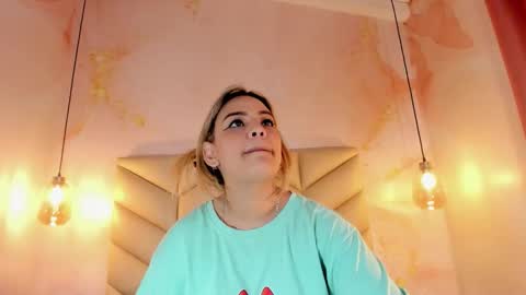 zihaadams_ online show from March 17, 8:25 pm