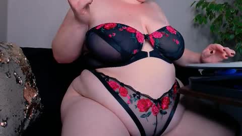 zinacorleone online show from October 5, 9:33 pm