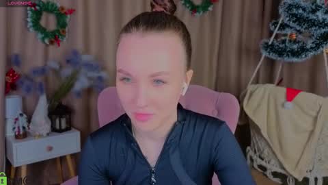 Zlata  Mon Tue Thu Fri Sun Sa GMT 3 0000pm - 0600pm  online show from December 14, 8:53 am