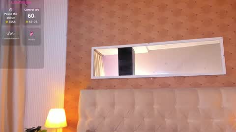 ZOEE online show from October 18, 10:03 pm