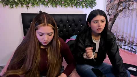 Zoe And Valeria online show from June 6, 7:53 pm