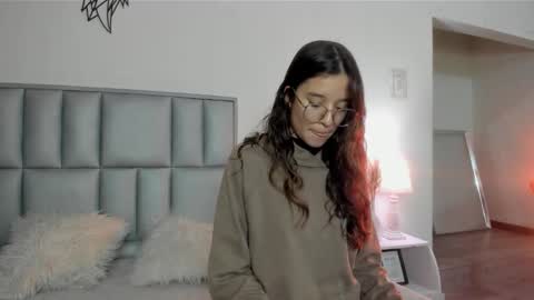 zoe_dear online show from March 18, 11:43 pm