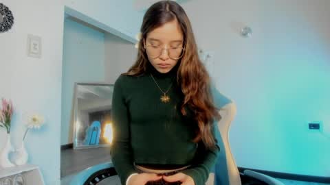 zoe_dear online show from May 12, 2:15 pm