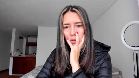 ZOE online show from February 16, 9:13 pm