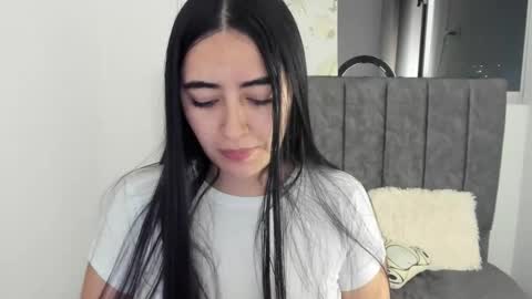 zoe_jones7 online show from September 14, 9:00 am