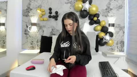 Zoe online show from April 15, 11:57 am