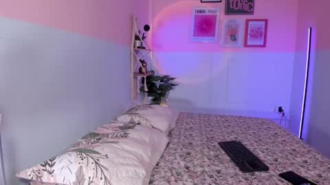 Zoe Lynch online show from October 8, 7:42 pm