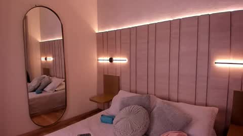 zoe_mhendez online show from February 11, 11:47 am