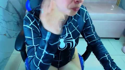 Zoe  online show from October 19, 3:44 am