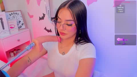 Zoe online show from October 31, 2:01 am