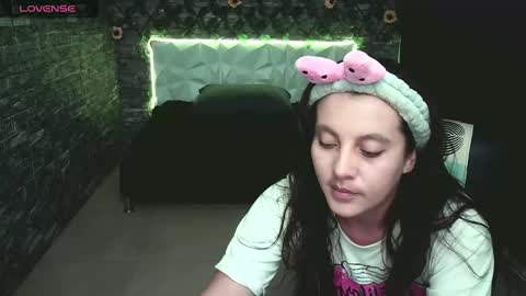 Snapshot of zoe_velvet chatting on February 10, 2:08 am Carolina online show from February 10, 2:08 am