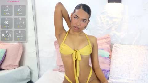 zoeameliie online show from October 12, 7:49 pm