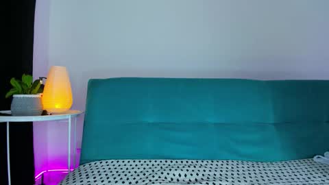 zoebaby555 online show from September 18, 11:53 pm