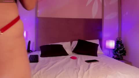 zoeblanc online show from January 8, 11:38 am