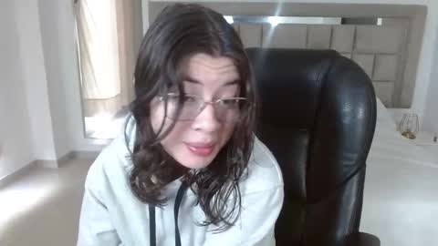 ZOE online show from November 17, 3:25 pm