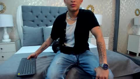 Zoe Krug online show from September 26, 12:02 pm