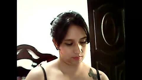 zoethass online show from April 22, 3:52 pm