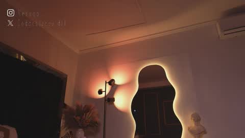 zoevidal_ online show from February 20, 11:56 am