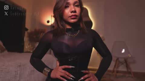 zoevidal_ online show from March 22, 12:31 pm