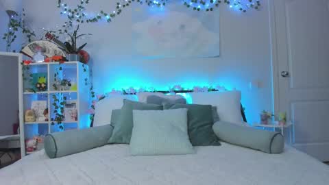 Zoey Lane online show from December 18, 3:35 am