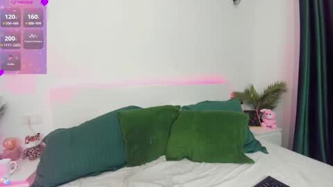 Snapshot of zoey_marye chatting on February 25, 3:53 pm Zoey online show from February 25, 3:53 pm