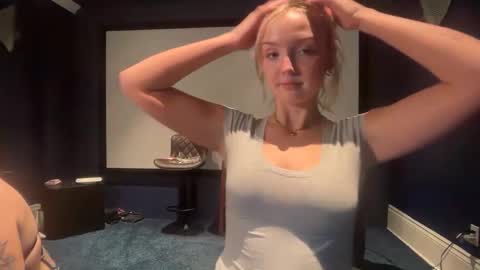 zoeyblair online show from October 9, 7:36 am