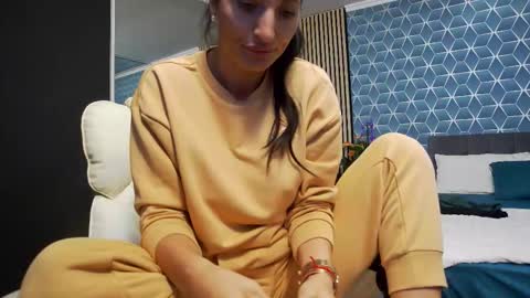 Zoey online show from November 4, 5:14 pm