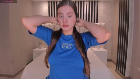 Zoey Walker online show from November 8, 1:25 pm