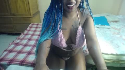Snapshot of zooee_p chatting on February 18, 4:47 pm Zooe online show from February 18, 4:47 pm