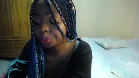 Snapshot of zooee_p chatting on February 11, 2:35 pm Zooe online show from February 11, 2:35 pm