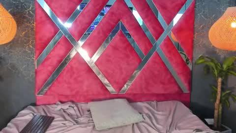 Zoe And Frienda online show from October 2, 6:39 pm