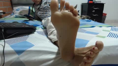 Snapshot of zully25 chatting on October 2, 3:27 am zully25 online show from October 2, 3:27 am