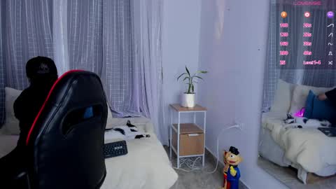 Zury Ramirez online show from April 1, 10:50 pm