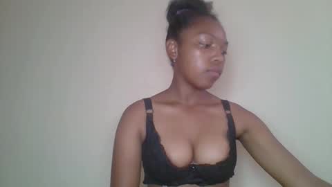 zyraelle_01 online show from April 18, 8:27 am