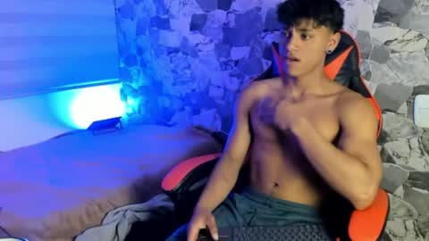 zyzz_1812 online show from June 3, 3:09 am